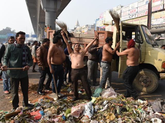 Employees of Delhi’s municipal corporations are on a strike in protest against the non-payment of their salaries since the last three months. Workers’ protest at Laxmi Nagar Chowk on Saturday, January 30, 2016. (Sushil Kumar / HT Photo) Employees of Delhi’s municipal corporations are on a strike in protest against the non-payment of their salaries since the last three months. Workers’ protest at Laxmi Nagar Chowk on Saturday, January 30, 2016. (Sushil Kumar / HT Photo)