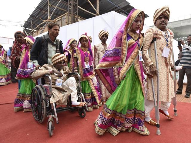 Differently-abled arriving at Janmasthmi Park where around 100 marriages took place on Sunday. (Virendra Singh Gosain/HT) Differently-abled arriving at Janmasthmi Park where around 100 marriages took place on Sunday. (Virendra Singh Gosain/HT)