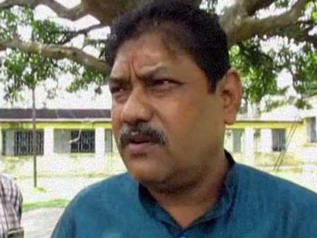 Naren Chakraborty, a member of the Durgapur Zilla Parishad and Pandabeshwar Block Trinamool Congress president, had boarded a chopper from Andal airport and landed in NSCB airport in Kolkata in the afternoon