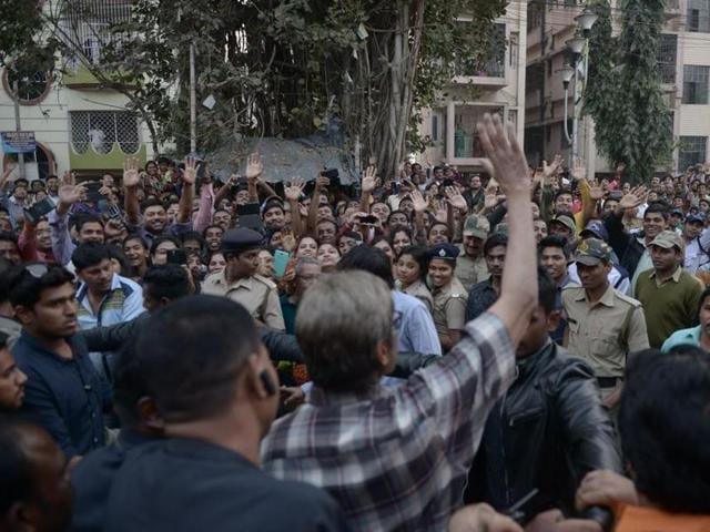 Big B thanked his Kolkata fans after the successful completion of TE3N shooting. (Twitter) 