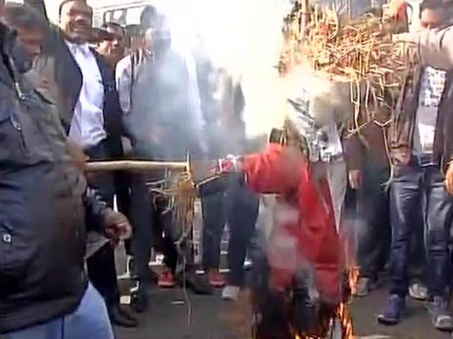 Heaps of garbage was dumped outside offices of AAP MLAs as a mark of protest by the protesting municipal workers.(ANI)