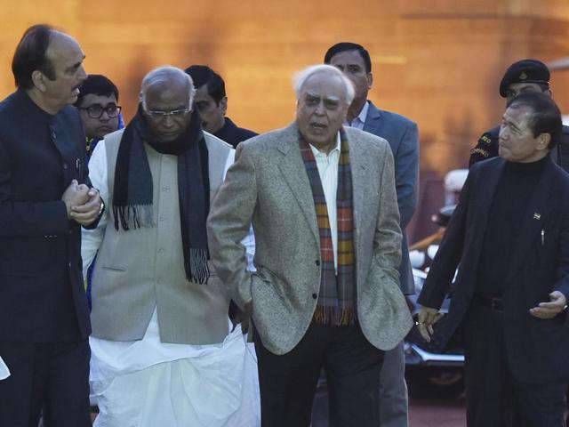 Congress senior leaders Gulam Nabi Azad, Kapil Sibal, Mallikarjun Kharge and Arunachal Pradesh chief minister Nabam Tuki (extreme right) after meeting President Pranab Mukherjee over the Arunachal emergency.(Raj K Raj/HT Photo)