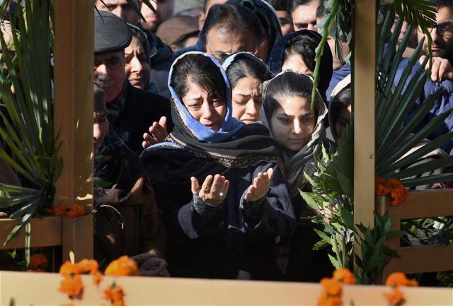 Wailing PDP president Mehbooba Mufti along with her family at the grave of her father and former Jammu and Kashmir chief minister Mufti Mohammad Sayeed during congregational prayers on the occasion of his fourth mourning day in Bijbehara. (PTI) Wailing PDP president Mehbooba Mufti along with her family at the grave of her father and former Jammu and Kashmir chief minister Mufti Mohammad Sayeed during congregational prayers on the occasion of his fourth mourning day in Bijbehara. (PTI)