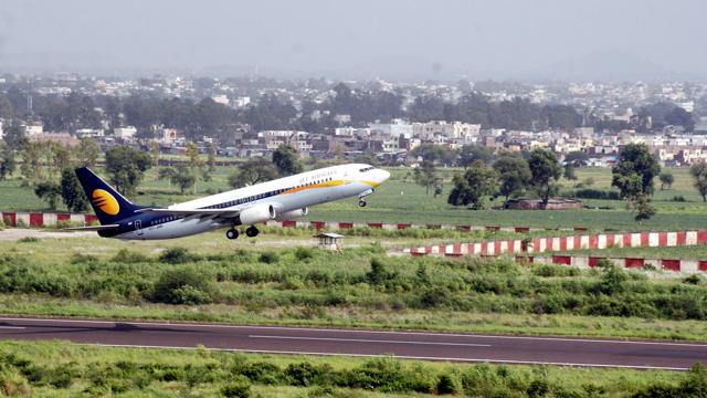 The re-carpeting work of 9,000 feet runway is scheduled to start from February 15 and end by mid-June.(Arun Mondhe/ HT file) The re-carpeting work of 9,000 feet runway is scheduled to start from February 15 and end by mid-June.(Arun Mondhe/ HT file)