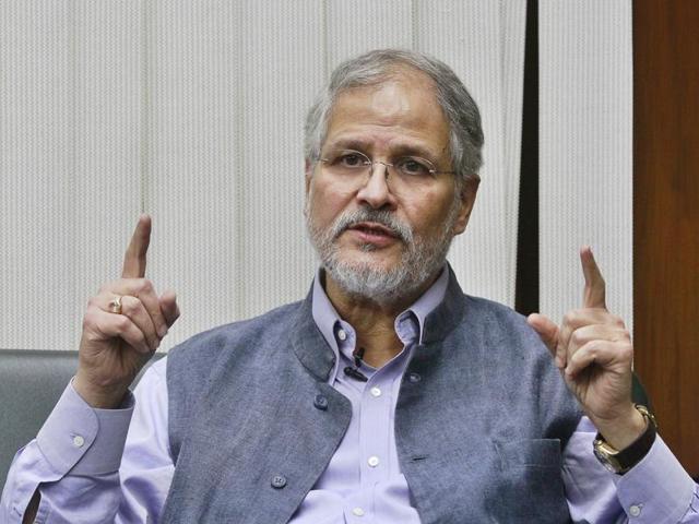 Lieutenant governor Najeeb Jung has asked chief minister Arvind Kejriwal and his deputy Manish Sisodia asking them to resolve the issues related with the ongoing strike by municipal corporations’ employees. (HT File Photo) Lieutenant governor Najeeb Jung has asked chief minister Arvind Kejriwal and his deputy Manish Sisodia asking them to resolve the issues related with the ongoing strike by municipal corporations’ employees. (HT File Photo)