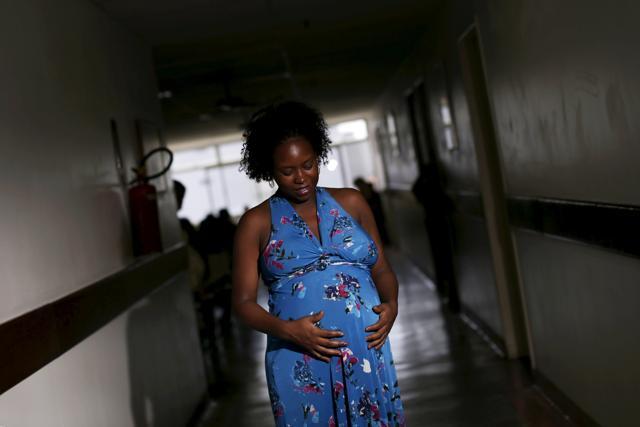 Iara Maria Sabino, who is eight months pregnant, poses for a picture at the IMIP hospital in Recife, Brazil, January 28, 2016. (REUTERS) Iara Maria Sabino, who is eight months pregnant, poses for a picture at the IMIP hospital in Recife, Brazil, January 28, 2016. (REUTERS)
