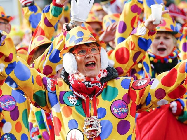 Revellers in costumes dance during a carnival parade in Berlin, Germany, January 31, 2016. (REUTERS) 