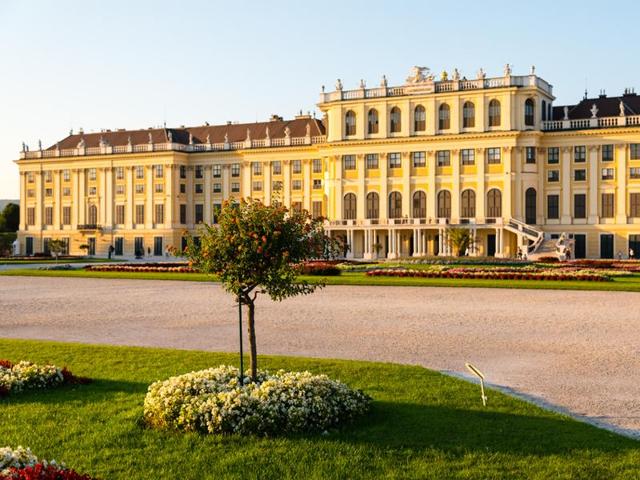Schönbrunn Palace: Classed as a UNESCO World Heritage Site, this baroque palace was once the summer residence of Empress Sissi. It’s certainly one of the city’s must-see sights, even for first-time visitors to Vienna. This sumptuous palace is located just outside the city center in the residential Hietzing district. With building work starting at end of the 17th century, the palace sought to emulate the sumptuous splendor of France’s Palace of Versailles. (Shutterstock) 