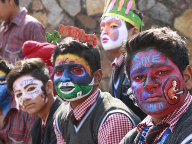 Surajkund Mela: Students spreading awareness against female foeticide and gender discrimination, at the international arts and crafts fair near Faridabad on Tuesday. (HT photo)