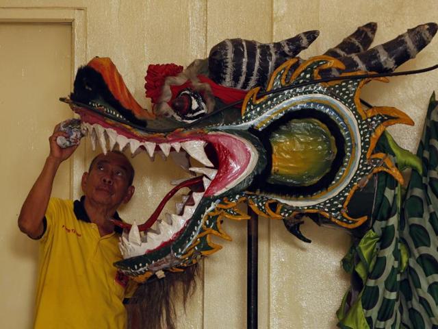 A worker cleans a dragon at the Boen Tek Bio temple in Tangerang, Banten province, Indonesia, February 1, 2016.  (REUTERS) 