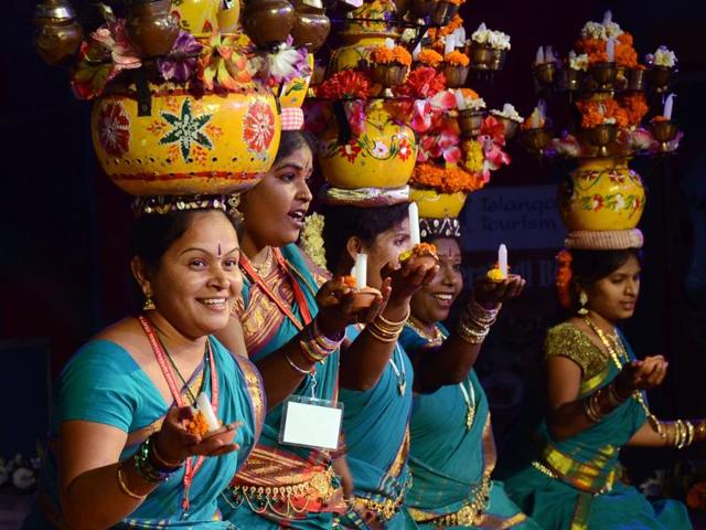 Surajkund Mela: dancers from Telangana at the international arts and crafts fair near Faridabad on Tuesday. (HT photo)
