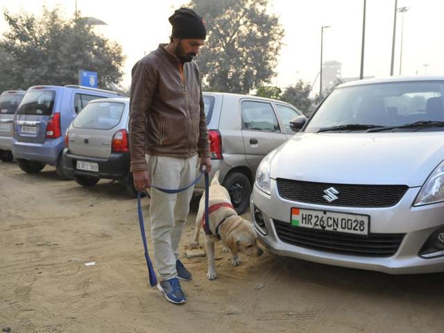 After receiving the two calls within a span of six hours, the police, along with bomb squads and sniffer dogs, rushed to the areas only to realise that these were false alarms. (Abhinav Saha/HT File) After receiving the two calls within a span of six hours, the police, along with bomb squads and sniffer dogs, rushed to the areas only to realise that these were false alarms. (Abhinav Saha/HT File)