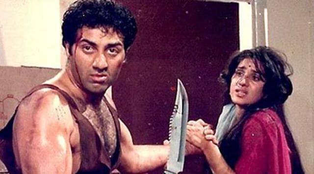 Man, you simply can’t stand that gaze. (Ghayal, YouTube) Man, you simply can’t stand that gaze. (Ghayal, YouTube)