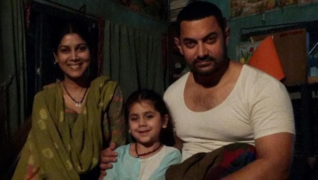 Actors Sakshi Tanwar, Ananya and Aamir Khan in Amritsar during the shooting of ‘Dangal’. (HT Photo)