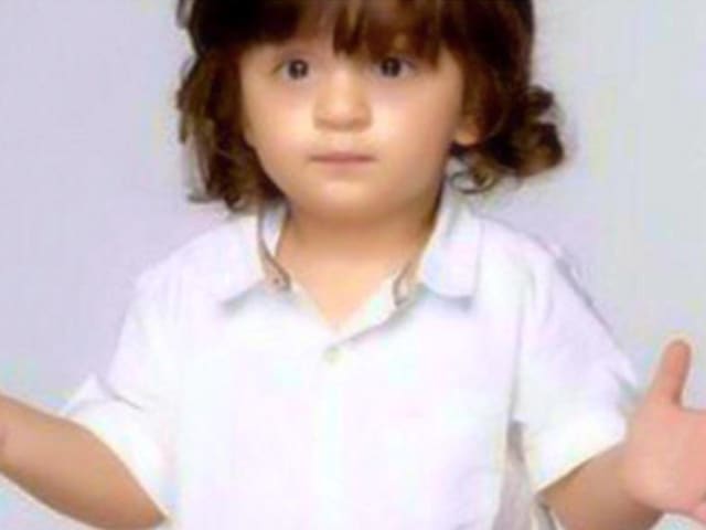 AbRam in his father SRK’s signature pose. Like son, like father. (Twitter)