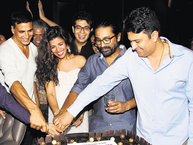 Akshay Kumar, Nimrat Kaur and the team of Airlift celebrated the box office success of their film. (Photo: Yogen Shah) 