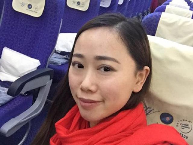 This photo taken on February 1, 2016 shows a Chinese woman surnamed Zhang taking photos with her mobile phone on an empty flight from Wuhan to Guangzhou, after the China Southern flight was delayed for 10 hours. (AFP) This photo taken on February 1, 2016 shows a Chinese woman surnamed Zhang taking photos with her mobile phone on an empty flight from Wuhan to Guangzhou, after the China Southern flight was delayed for 10 hours. (AFP)