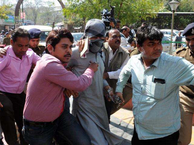 NIA officials produce suspected Islamic State operative Azhar Iqbal (centre) at the district court in Bhopal on Tuesday. (HT Photo) NIA officials produce suspected Islamic State operative Azhar Iqbal (centre) at the district court in Bhopal on Tuesday. (HT Photo)