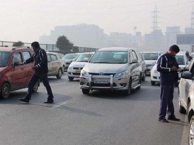 Delhi traffic police personnel check vehicles on Delhi Gurgaon expressway. A drunken driver is just like a “live suicidal human bomb”, a Delhi court has observed while upholding a six-day jail sentence awarded to a man for the traffic offence. (PTI File Photo) Delhi traffic police personnel check vehicles on Delhi Gurgaon expressway. A drunken driver is just like a “live suicidal human bomb”, a Delhi court has observed while upholding a six-day jail sentence awarded to a man for the traffic offence. (PTI File Photo)