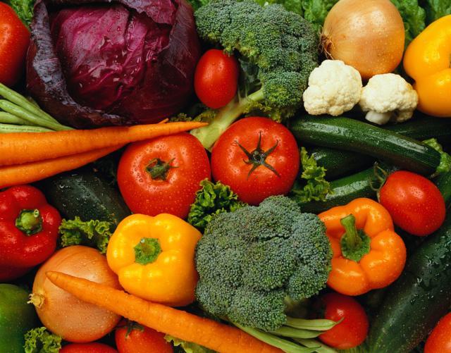 Greens, fruits and foods that regulate your metabolism are as essential as physical activity to maintain weight. (Shutterstock)
