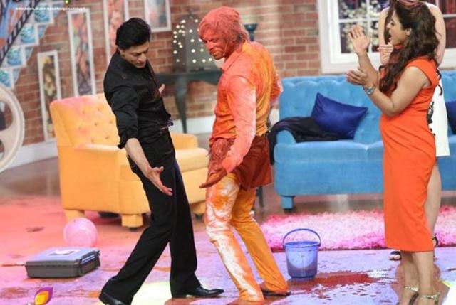Sunil Grover with Shah Rukh Khan and Kajol on the show. (Twitter)