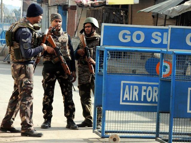 The Pathankot attackers may have destroyed their navigation device in all likelihood, investigators told HT on Wednesday.(PTI File Photo)
