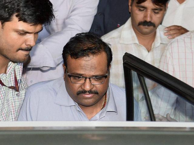 Sameer Bhujbal, nephew of NCP leader Chhagan Bhujbal, being taken to the Sessions Court in Mumbai on Tuesday. Sameer has been arrested by the Enforcement Directorate in connection with the Maharashtra Sadan scam case.(PTI)