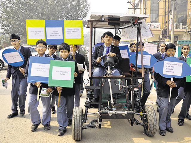 The six tudents from Schiller Senior Secondary School in Raj Nagar took around three months to assemble the car which costs Rs. 1 lakh. (Sakib Ali/ HT Photo) The six tudents from Schiller Senior Secondary School in Raj Nagar took around three months to assemble the car which costs Rs. 1 lakh. (Sakib Ali/ HT Photo)