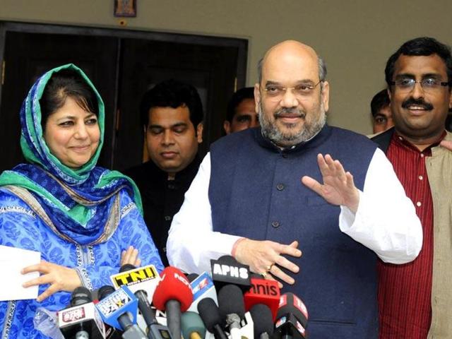 File photo of BJP president Amit Shah with PDP leader Mehbooba Mufti in New Delhi. Suspense over government formation continued in Jammu and Kashmir as PDP and BJP passed the buck on each other to end the political stalemate.(Sonu Mehta/HT Photo)