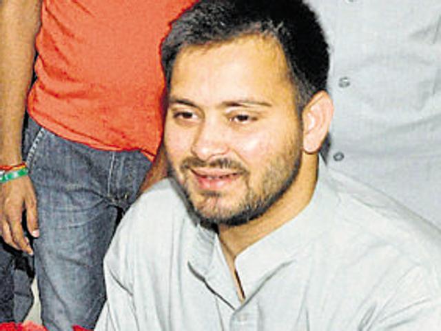 Bihar deputy chief minister Tejashwi Yadav on Wednesday played a cricketer as well as a politician on his visit to the steel city.(PTI photo)