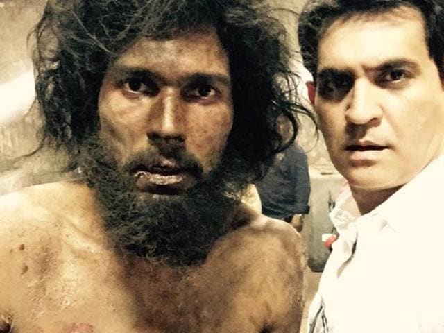 Randeep Hooda has gone drastic transformation for his role in Omung Kumar’s Sarabjit biopic. He lost 18kg in 28 days. (Twitter) Randeep Hooda has gone drastic transformation for his role in Omung Kumar’s Sarabjit biopic. He lost 18kg in 28 days. (Twitter)