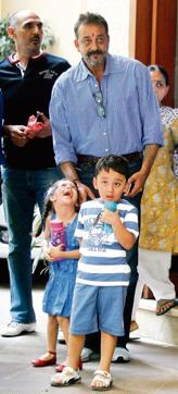 Sanjay Dutt with wife Manyata and kids before leaving for Yerawada Jail after the end of his two weeks’ furlough by the state prison authorities in Mumbai on January 8, 2015. (Vijayanand Gupta/HT)