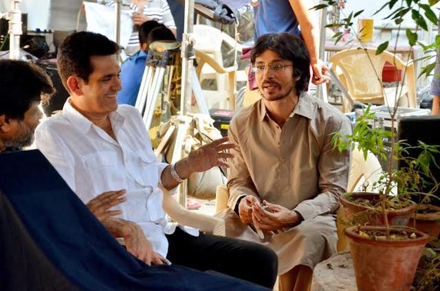 Darshan Kumar (r) and director Omung Kumar on the sets of Sarabjit. Darshan Kumar (r) and director Omung Kumar on the sets of Sarabjit.