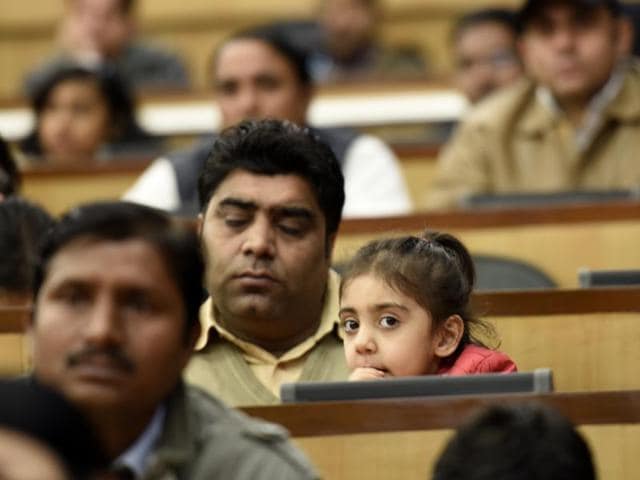 Parents along with their children at an interactive session with Delhi chief minister Arvind Kejriwal on the nursery admission process.(Arvind Yadav/ HT Photo) Parents along with their children at an interactive session with Delhi chief minister Arvind Kejriwal on the nursery admission process.(Arvind Yadav/ HT Photo)