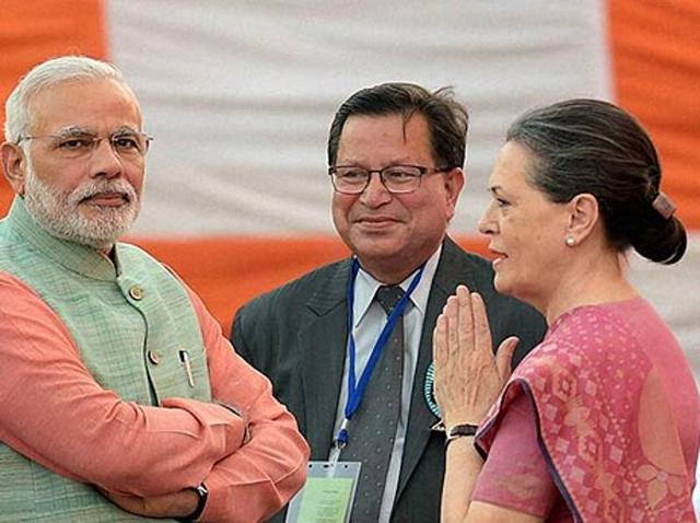 File photo of Prime Minister Narendra Modi, former PM Manmohan Singh and Congress President Soina Gandhi.(PTI) File photo of Prime Minister Narendra Modi, former PM Manmohan Singh and Congress President Soina Gandhi.(PTI)