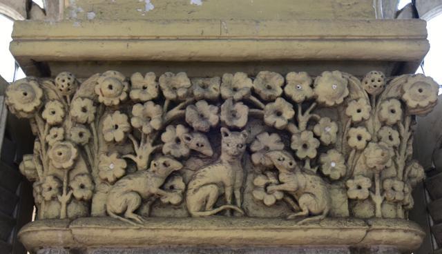 Stories on a pillar: Each of the pillar reliefs of the structure have designs: leaves, birds and animals. One of the pillars has a carving of a cat and numerous mice around it. It tells the story of a friendly cat who befriended the mice. (Photo: Anshuman Poyrekar/HT)