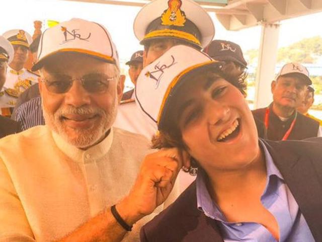 PM Narendra Modi pulled Aarav’s ears and labelled him a good boy. Aarav is the 13-year-old son of Akshay Kumar and Twinkle Khanna.(Twitter)