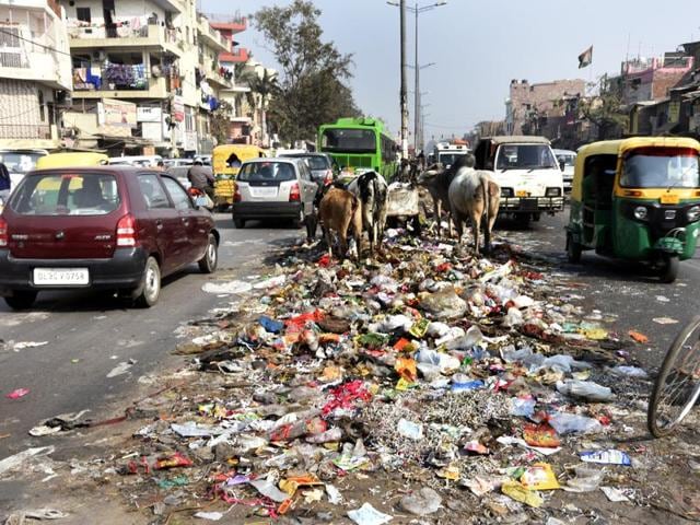 Garbage wars: AAP and BJP should run Delhi, not ruin it | Hindustan Times