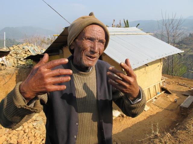 Del Bahadur Bajagain, 84, shares his experiences of the 1934 and 2015 earthquakes.(Utpal Parashar/HT Photo)