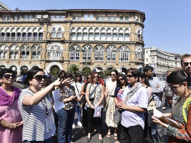 Architect Sanaeya Vandrewala took 40 enthusiastic Mumbaiites on a walk through the banking district of Mumbai on Saturday. (Kunal Patil/ HT Photos)