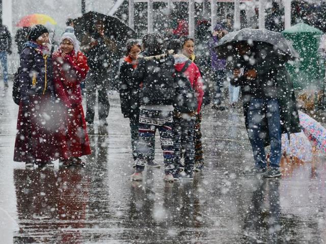 Snow at the Ridge in Shimla on Sunday, and it finally felt like winter this winter! (Photo: Deepak sansta/Ht)