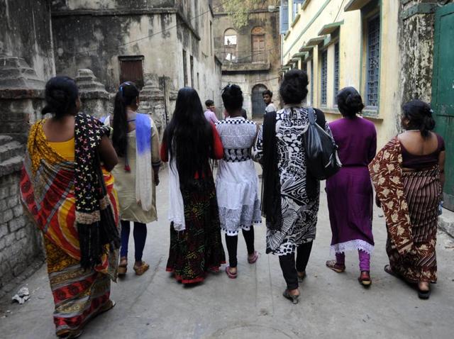 Hundreds of sex workers and their children are now trying to make the once-improbable journey from darkness to the arc lights, thanks to chief minister Mamata Banerjee’s pet project. (Ashok Nath Dey / HT Photo) Hundreds of sex workers and their children are now trying to make the once-improbable journey from darkness to the arc lights, thanks to chief minister Mamata Banerjee’s pet project. (Ashok Nath Dey / HT Photo)
