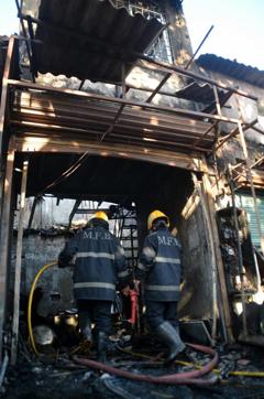 The fire was brought under control after nearly 3 hours at 6pm. (Prashant Waydande)