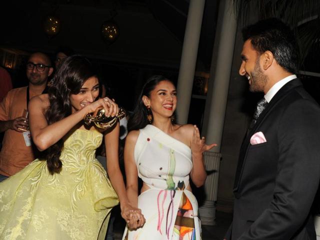 Undoubtedly, Athiya Shetty and Aditi Rao Hydari had an incredible night, with the dashing Ranveer working his charm on the pretty ladies. And that’s just a small sampling of what else happend that evening. Thanks Ranveer! (AFP)