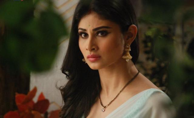 Shivanya is badly hurt by Ritik’s dagger. (Colors)