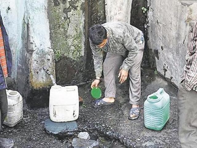 Sources in the health department said the number of the cases was quite high and the count was likely to go up in the coming days. It is also learnt that out of the 42 patients, two were in serious condition. (HT Photo) Sources in the health department said the number of the cases was quite high and the count was likely to go up in the coming days. It is also learnt that out of the 42 patients, two were in serious condition. (HT Photo)
