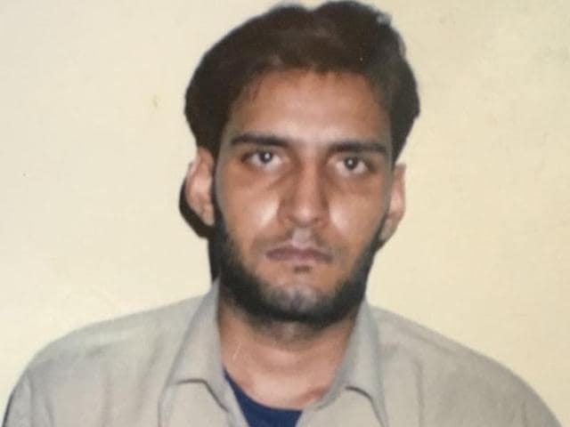 Gangster Sandeep Gadoli, wanted in 36 cases, including murder and extortion, was gunned down at an Andheri hotel on Sunday morning by a crime branch team from Gurgaon, after he refused to surrender. Gangster Sandeep Gadoli, wanted in 36 cases, including murder and extortion, was gunned down at an Andheri hotel on Sunday morning by a crime branch team from Gurgaon, after he refused to surrender.