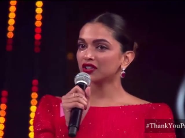 Deepika Padukone cried as she read out a letter from her father.(YouTube)