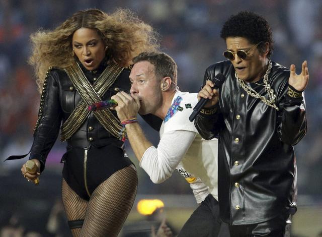 This year’s halftime show garnered a total of 3.9 million tweets. Beyonce dominated the conversation on social media during the halftime performance, with 1.3 million tweets about the singer according to figures from Twitter. Beyoncé, Coldplay singer Chris Martin and Bruno Mars perform during Super Bowl 50 football game on Sunday. (AP)