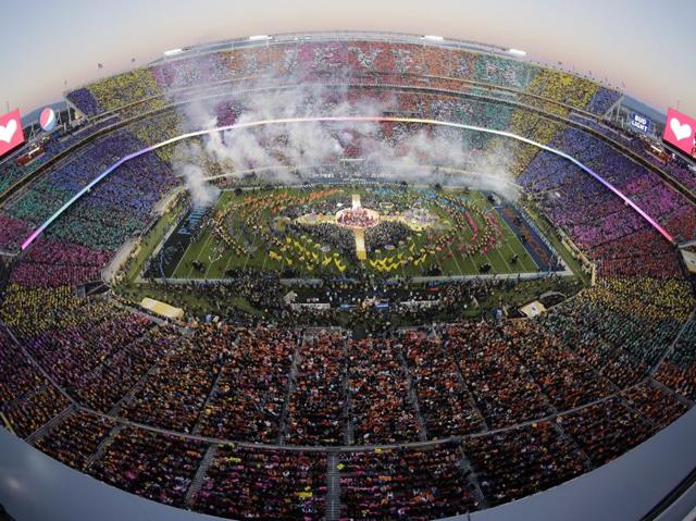 A panoramic view of the stadium as Beyoncé, Coldplay singer Chris Martin and Bruno Mars perform during halftime of the NFL Super Bowl 50 in California. (AP)